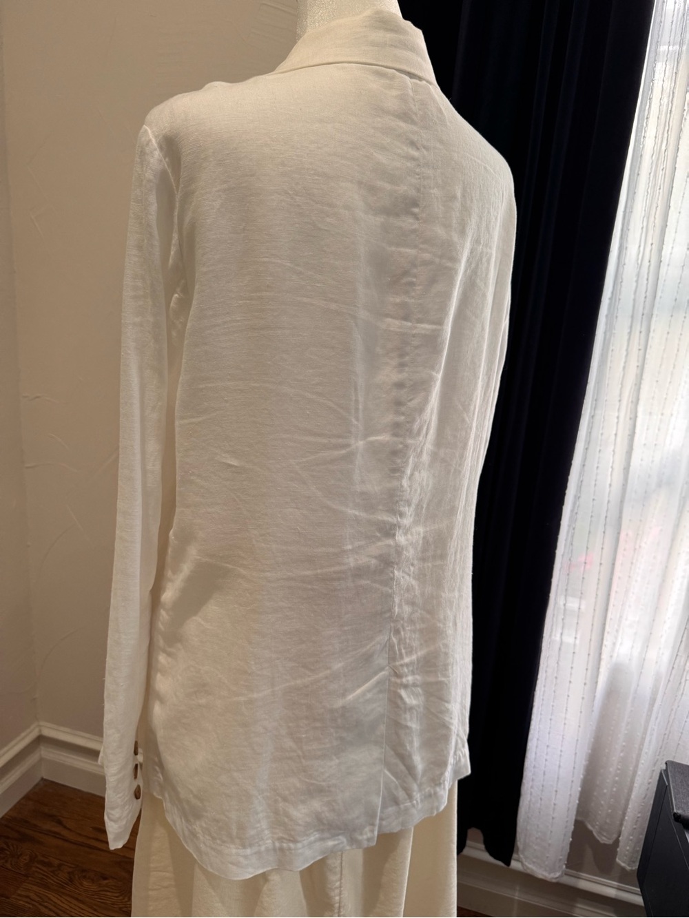 Quince White Women's Linen Blazer Jacket - Picture 3 of 3